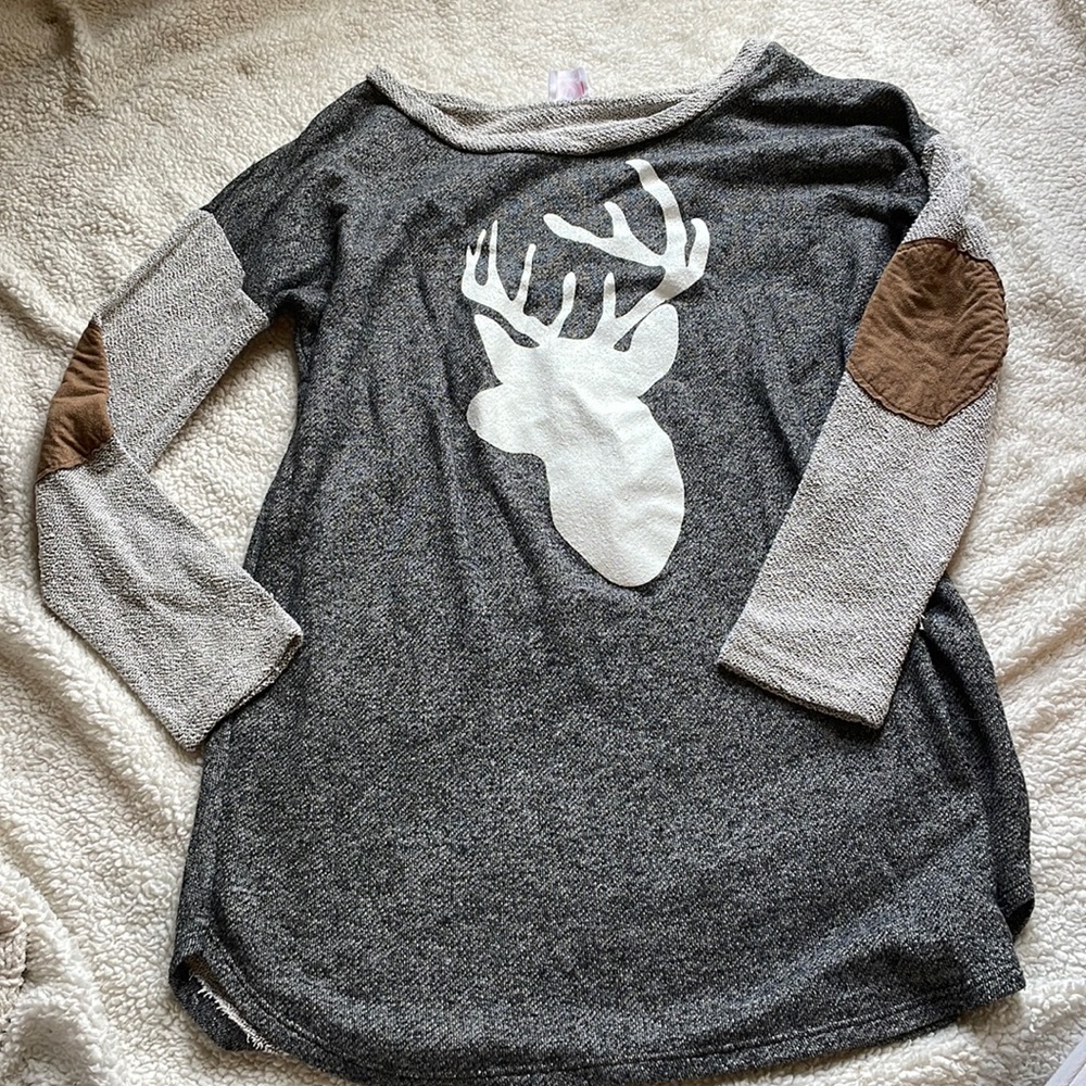 Women’s boutique Wanna B reindeer sweater